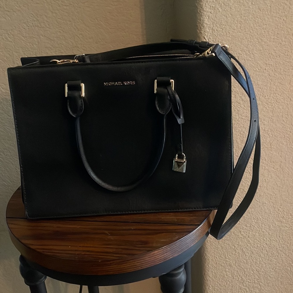 Stylish Black Michael Kors purse with gold accents, 4 compartments. - Picture 5 of 6